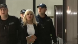 Elena Udrea a fost extrădată în România pentru a-și ispăşi pedeapsa. Aceasta a fost adusă cu cătuşe şi predată la penitenciarul Târgşor