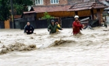 Inundațiile fac ravagii! Pompierii sar în ajutorul oamenilor aflați la ananghie în cele 11 județe ale țării