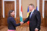 Klaus Iohannis a primit-o pe președinta Ungariei, Katalin Novak, cu onoruri militare la Palatul Cotroceni