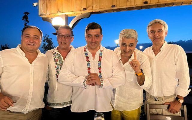 „Cârtițele” AUR din presă: Ciutacu, Turcescu, Dan Diaconescu la paranghelia  lui George Simion